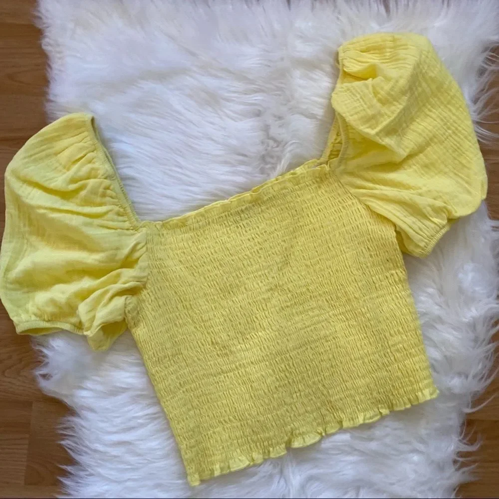 Socialite Top Short Puff Sleeve Smocked Yellow Size Large